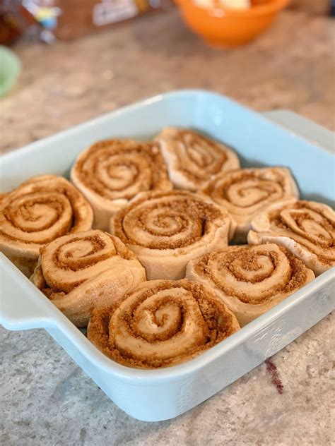 How many sugar are in cinnamon cinnamon rolls - calories, carbs, nutrition