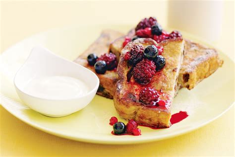 How many sugar are in cinnamon french toast with berry compote - calories, carbs, nutrition