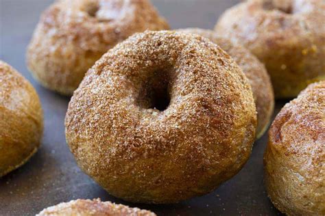 How many sugar are in cinnamon sugar bagel - calories, carbs, nutrition