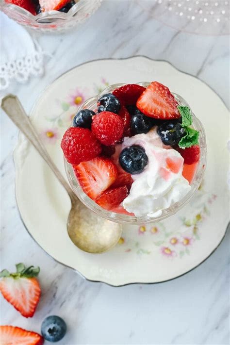 How many sugar are in citrus cream with berries - calories, carbs, nutrition