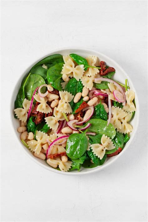 How many sugar are in citrus spinach pasta salad - plate - calories, carbs, nutrition