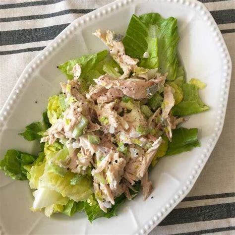 How many sugar are in classic chicken salad (59325.0) - calories, carbs, nutrition