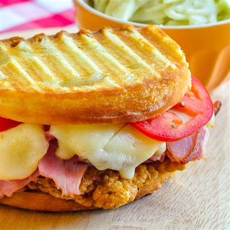 How many sugar are in clubhouse chicken panini - calories, carbs, nutrition