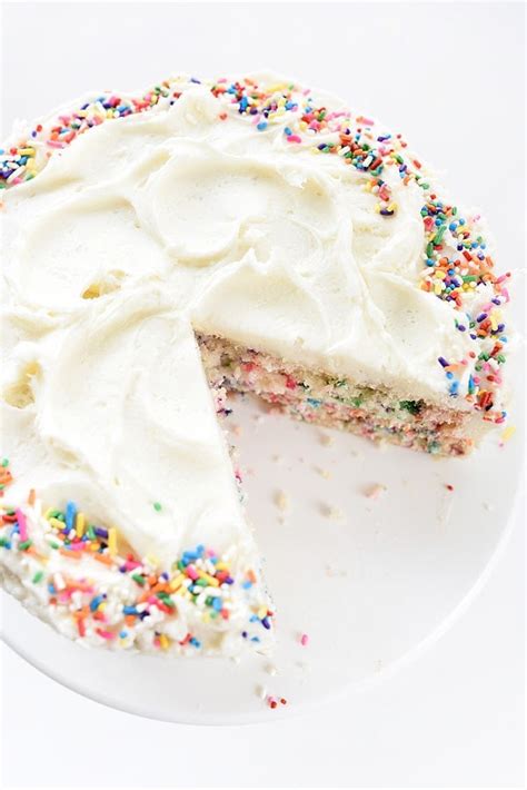 How many sugar are in confetti cake - calories, carbs, nutrition