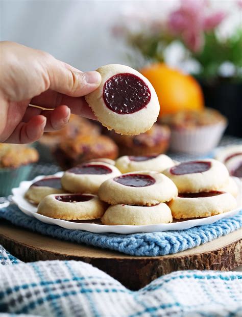 How many sugar are in cookie shortbread raspberry filled 1.5 oz 3 ea - calories, carbs, nutrition