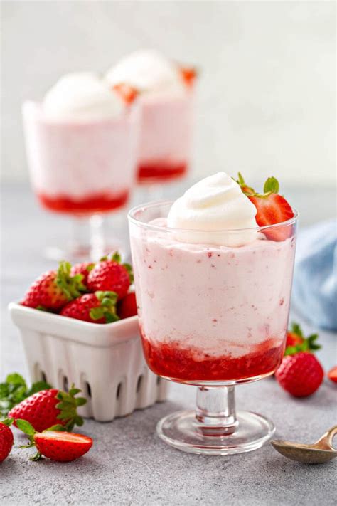 How many sugar are in country strawberry mousse - calories, carbs, nutrition