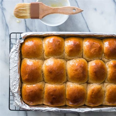 How many sugar are in country wheat dinner roll - calories, carbs, nutrition