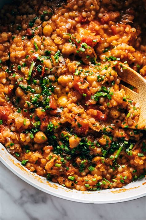How many sugar are in couscous, tomato & olive salad - calories, carbs, nutrition