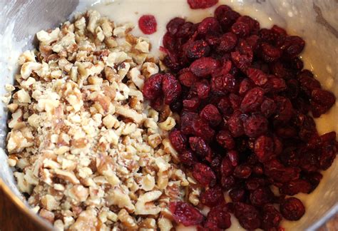 How many sugar are in cranberry walnut & gorgonzola dressing - calories, carbs, nutrition