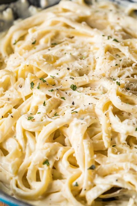 How many sugar are in creamy alfredo sauce - calories, carbs, nutrition