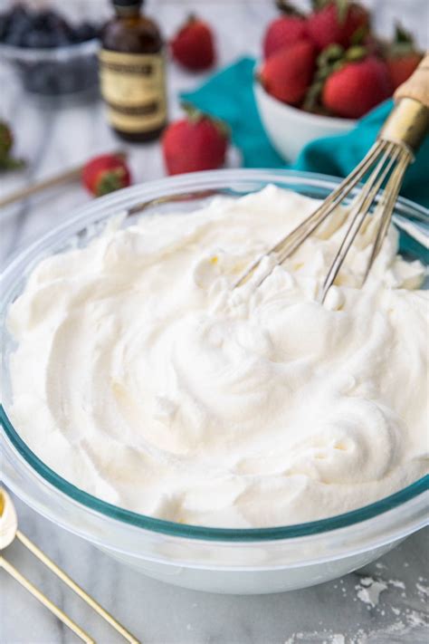 How many sugar are in creamy chicken & biscuits - calories, carbs, nutrition