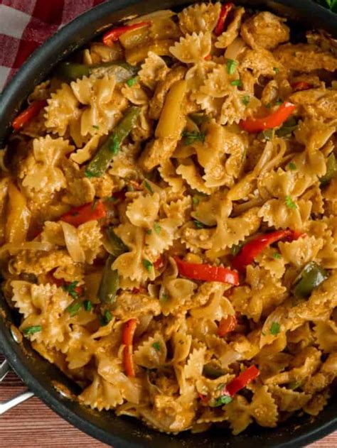 How many sugar are in creamy chicken fajita pasta - calories, carbs, nutrition