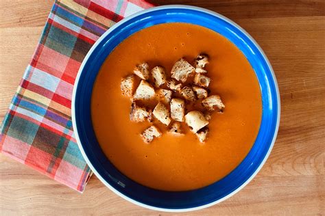 How many sugar are in creamy roasted red pepper and tomato bisque - calories, carbs, nutrition