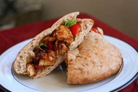 How many sugar are in crispy mediterranean chicken sandwich - calories, carbs, nutrition