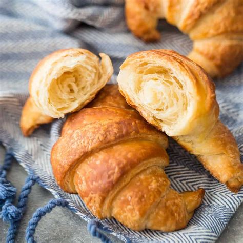 How many sugar are in croissant with egg & ham - calories, carbs, nutrition