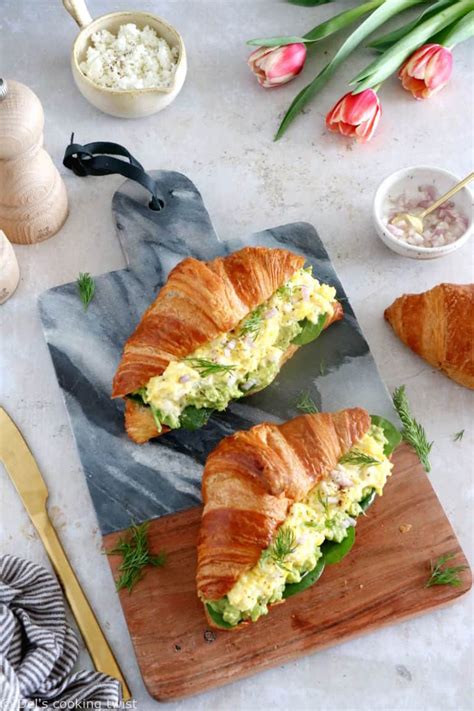 How many sugar are in croissant with scrambled egg whites - calories, carbs, nutrition