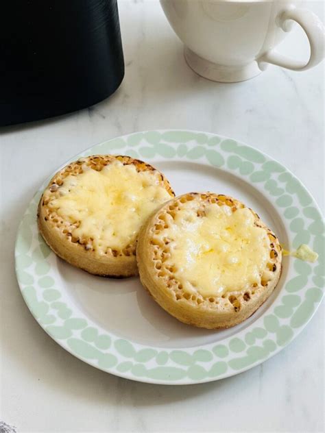 How many sugar are in crumpets with butter - calories, carbs, nutrition