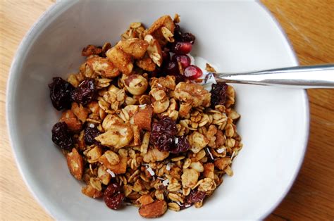 How many sugar are in crunchy granola - calories, carbs, nutrition