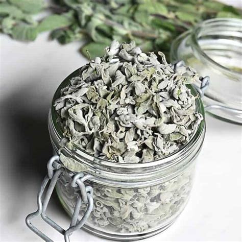 How many sugar are in crushed dried oregano (75151.0) - calories, carbs, nutrition