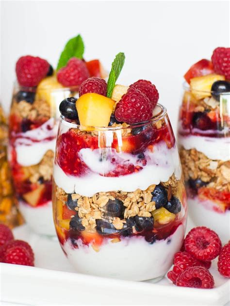 How many sugar are in cup, yogurt granola parfait - calories, carbs, nutrition