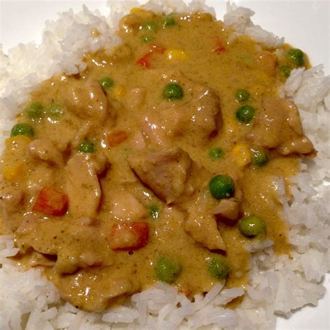 How many sugar are in curried chicken & fruit salad - calories, carbs, nutrition