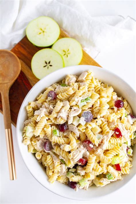 How many sugar are in curried chicken and apple pasta - calories, carbs, nutrition