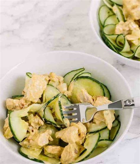 How many sugar are in curried chicken salad on cucumber - calories, carbs, nutrition