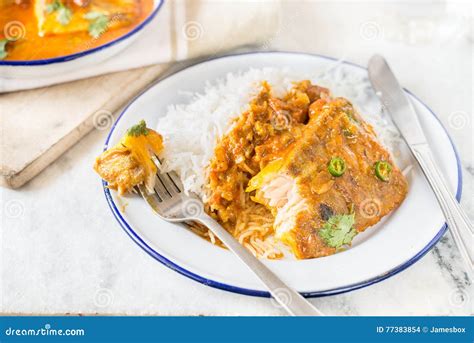 How many sugar are in curried fish with sauce - calories, carbs, nutrition