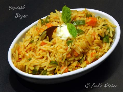 How many sugar are in curried vegetable biryani & curry sauce (v) - calories, carbs, nutrition