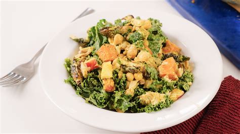 How many sugar are in curry chicken and kale salad- large - calories, carbs, nutrition