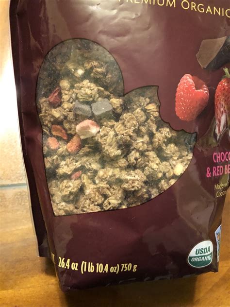 How many sugar are in dark chocolate and red berries granola - calories, carbs, nutrition