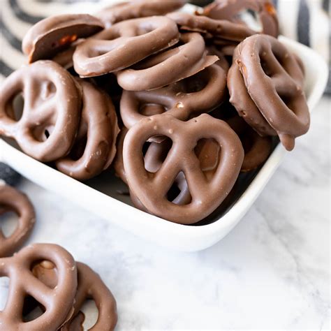 How many sugar are in dark chocolate covered pretzels (82656.1) - calories, carbs, nutrition