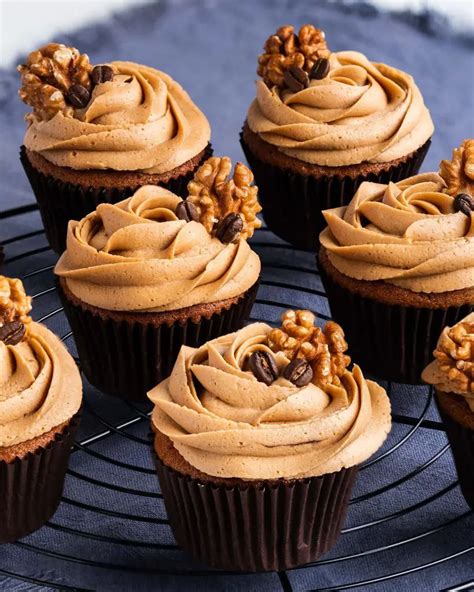 How many sugar are in date and walnut cupcake - calories, carbs, nutrition