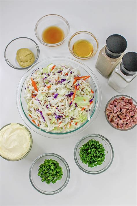 How many sugar are in deli corned beef with cole slaw & swiss - calories, carbs, nutrition