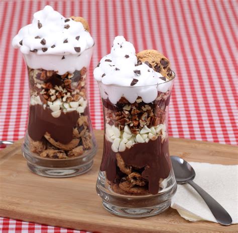 How many sugar are in dessert parfait 9 oz chocolate blueberry quinoa - calories, carbs, nutrition