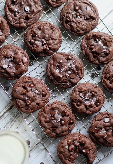 How many sugar are in double chocolate chip cookies - large - calories, carbs, nutrition