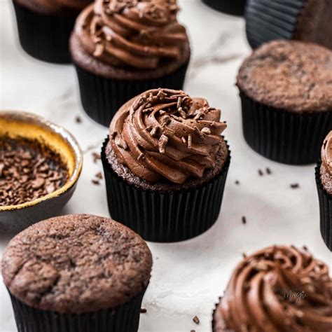 How many sugar are in double chocolate fudge cupcake - calories, carbs, nutrition