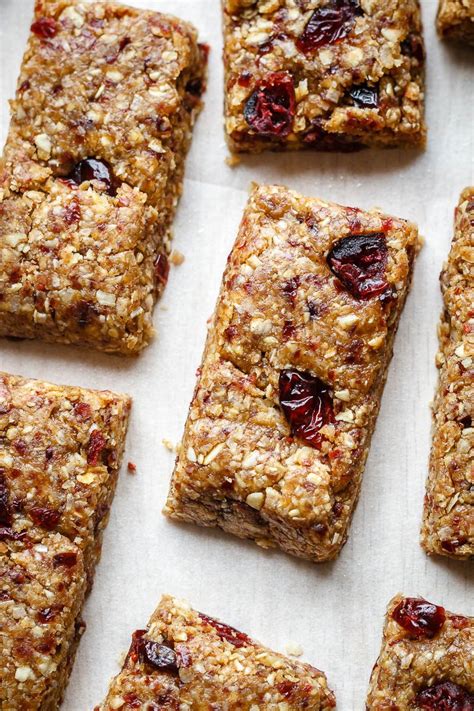 How many sugar are in dried cherry granola bar with almonds - calories, carbs, nutrition