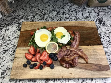 How many sugar are in egg and arugula salad sandwich (11546.1) - calories, carbs, nutrition