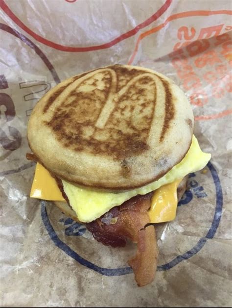 How many sugar are in egg and cheese mcgriddle - calories, carbs, nutrition