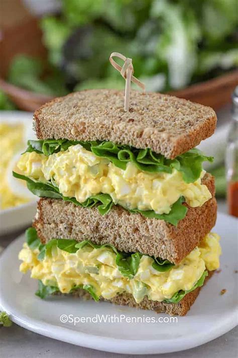 How many sugar are in egg salad sandwich, on white roll - calories, carbs, nutrition