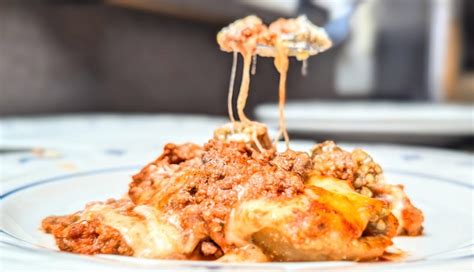 How many sugar are in eggplant, three cheese & tomato pizza - calories, carbs, nutrition