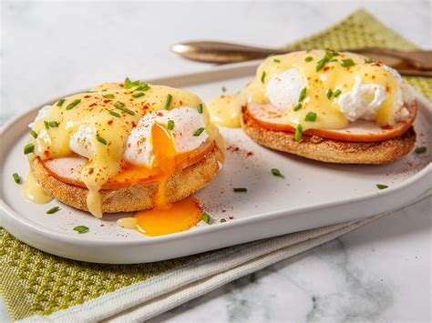 How many sugar are in eggs benedict - calories, carbs, nutrition