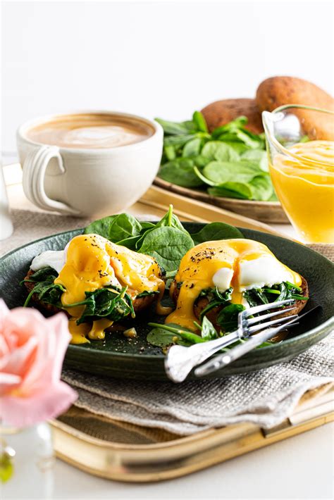 How many sugar are in eggs benedict with ham and wilted spinach - calories, carbs, nutrition