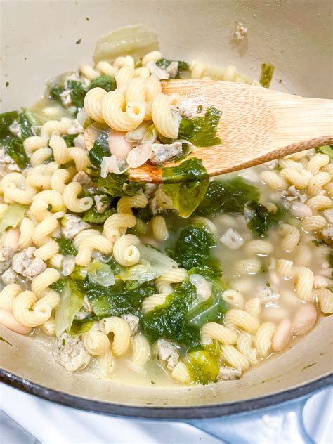 How many sugar are in escarole and bean soup with sausage - calories, carbs, nutrition