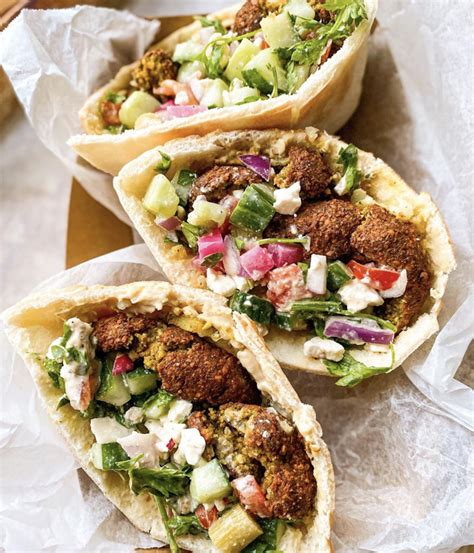 How many sugar are in falafel pita - calories, carbs, nutrition