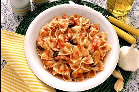 How many sugar are in farfalle marinara - calories, carbs, nutrition