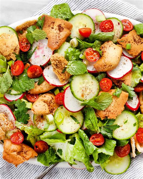 How many sugar are in fattoosh salad with dressing - calories, carbs, nutrition