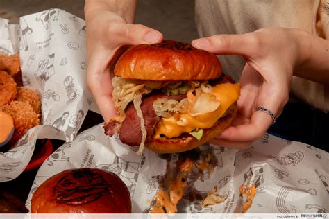 How many sugar are in field of dreams burger - calories, carbs, nutrition