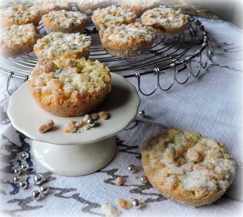 How many sugar are in filo mincemeat pie with crumble topping - calories, carbs, nutrition